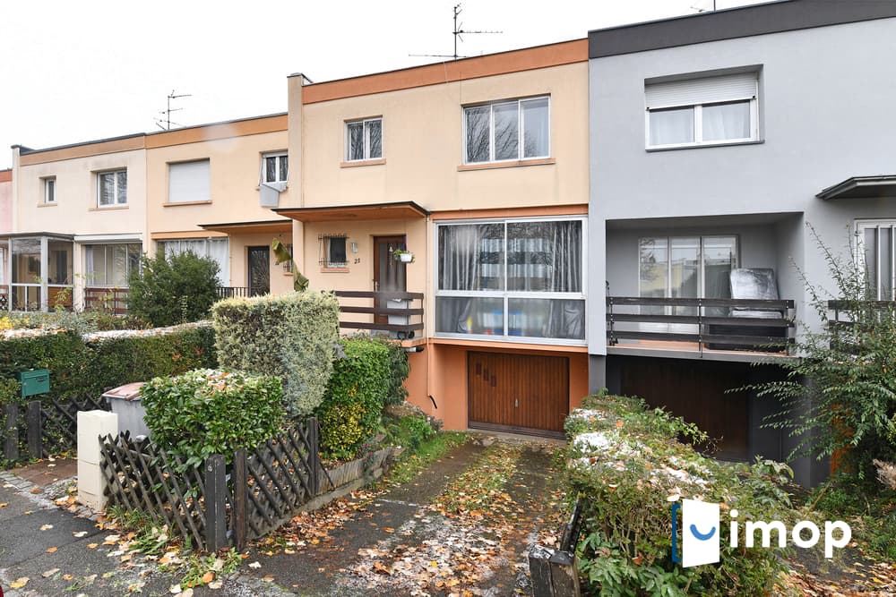 Maison familiale 3 chambres avec beau jardin