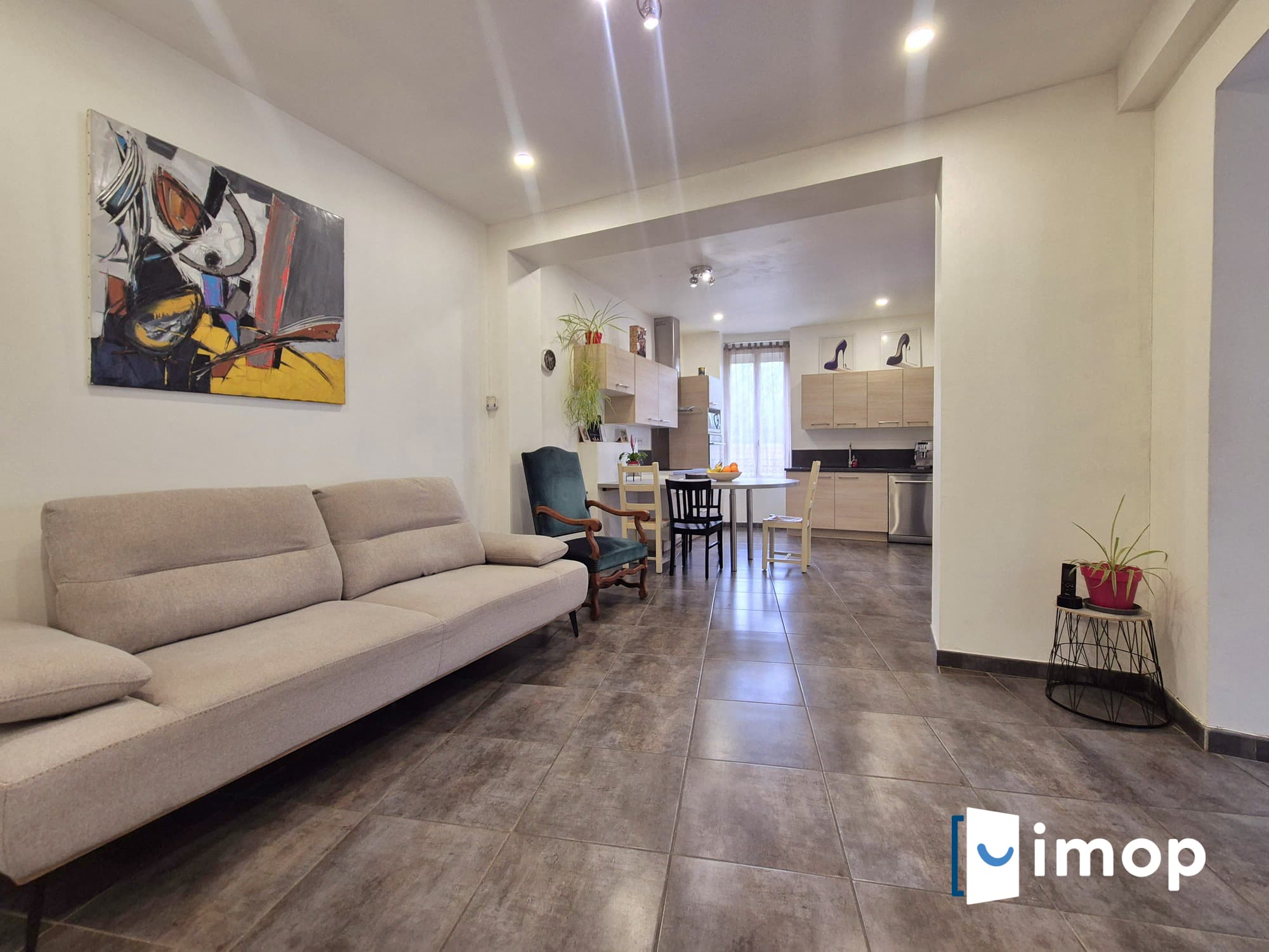 Maison familiale rénovée avec garage