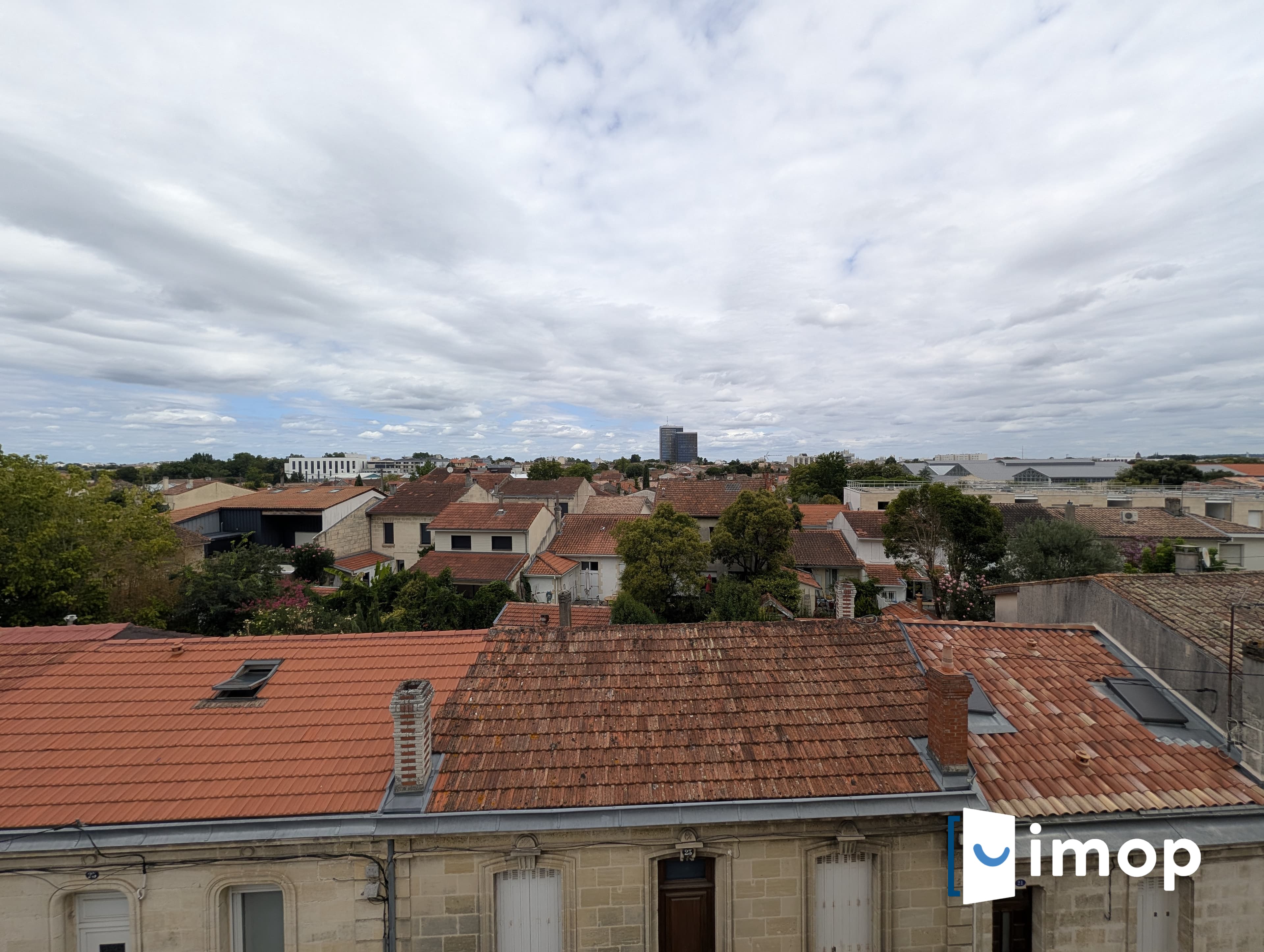 BORDEAUX SAINT-AUGUSTIN – DERNIER ÉTAGE – APPARTEMENT 2 PIÈCES