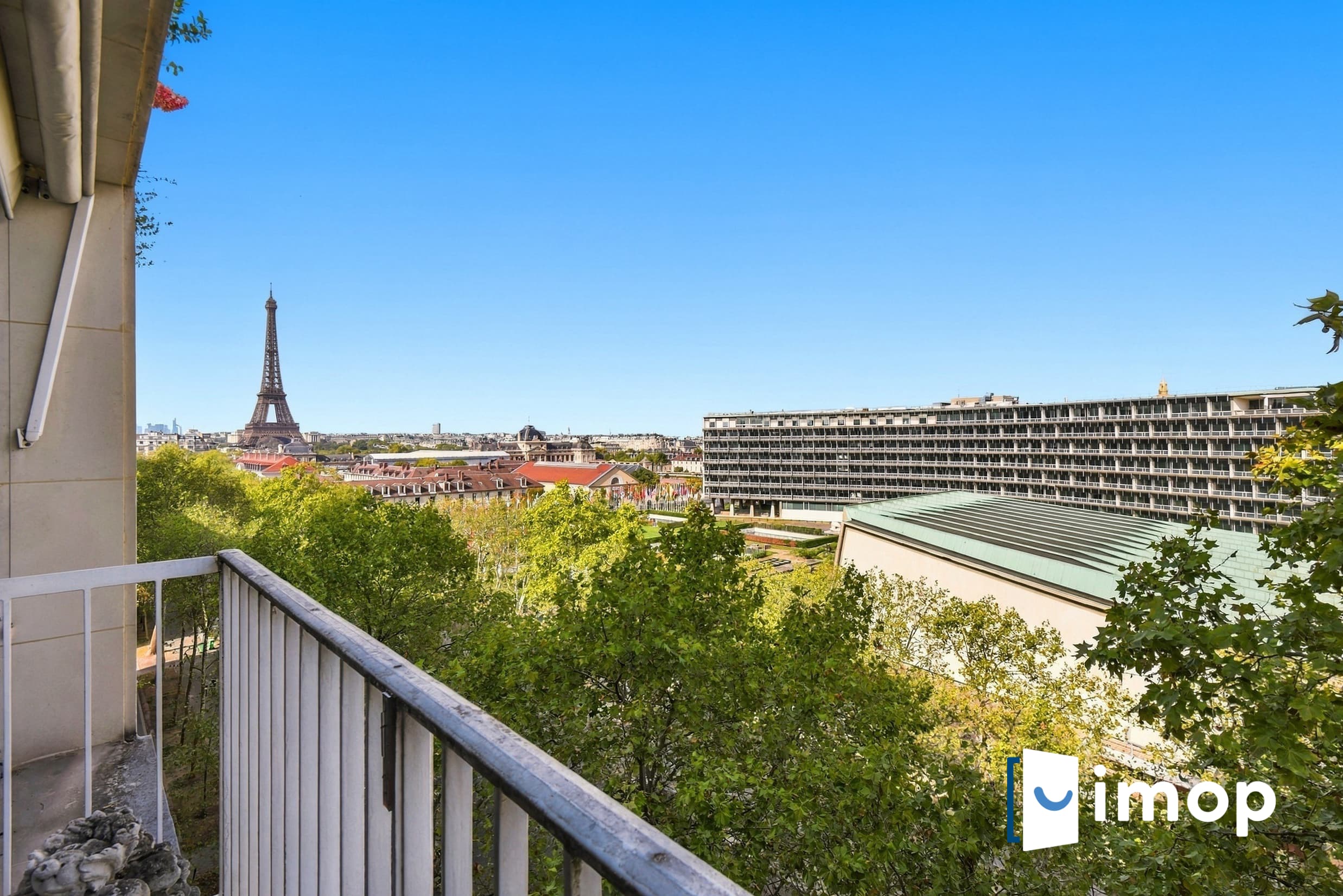 Paris 15ᵉ – 100 m² au 7ᵉ étage avec vue sur l’UNESCO et la Tour Eiffel