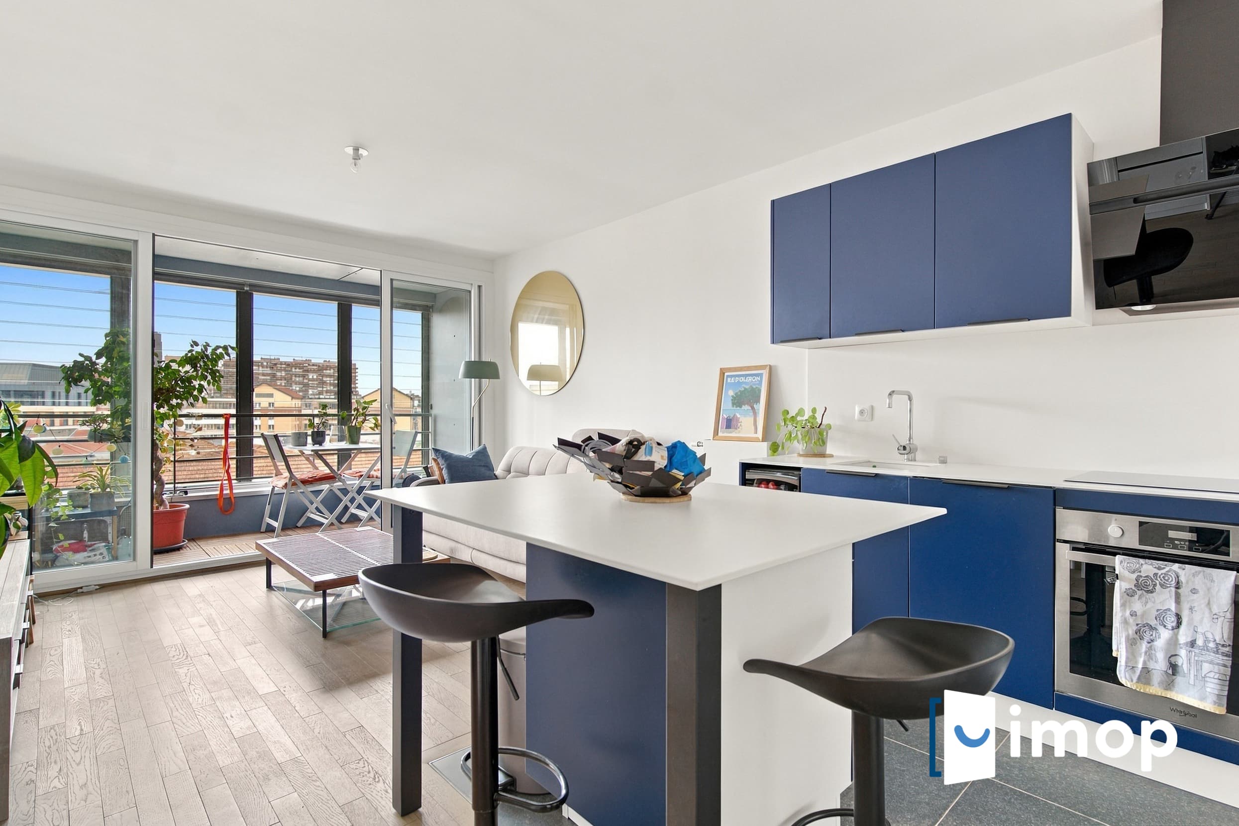 Beau 2 pièces de 45m² avec Loggia Paris 14ème
